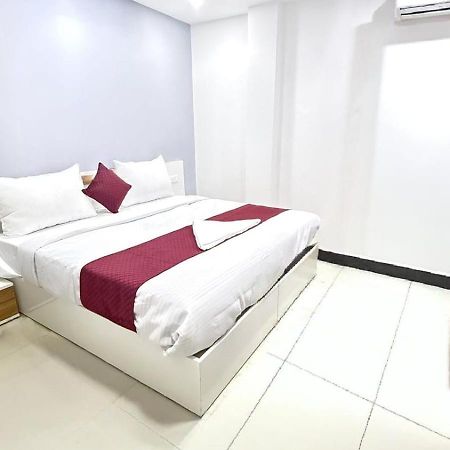 Modern Town Hotel New Delhi Exterior photo