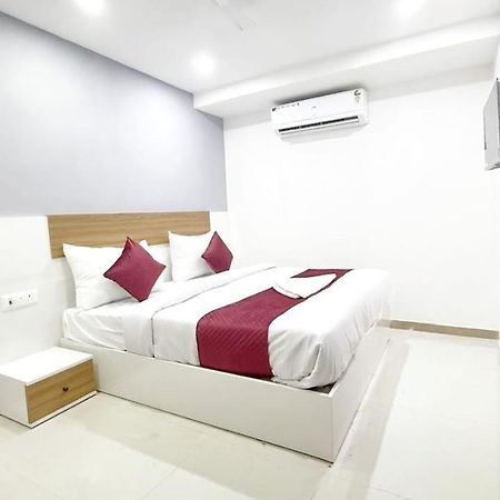 Modern Town Hotel New Delhi Exterior photo