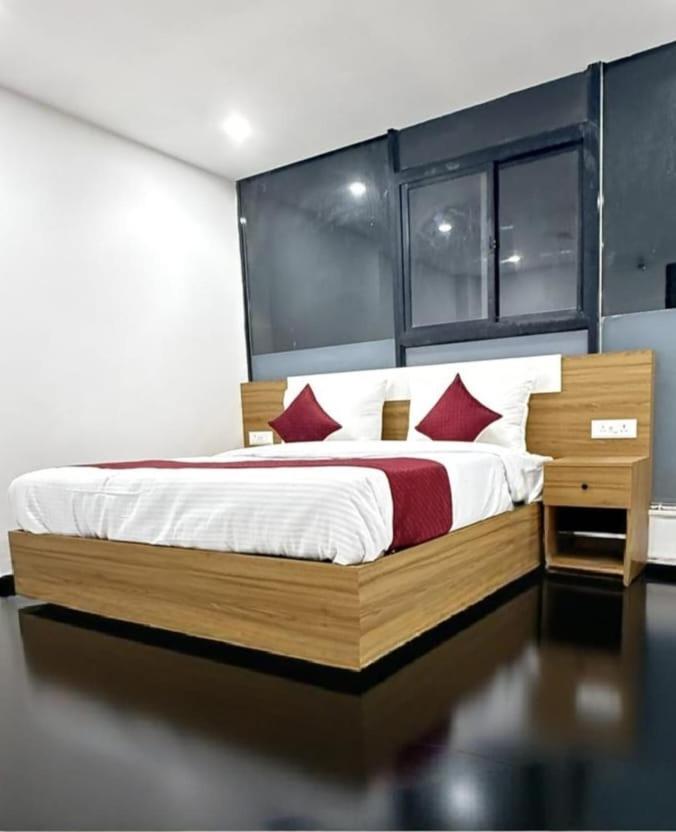 Modern Town Hotel New Delhi Exterior photo